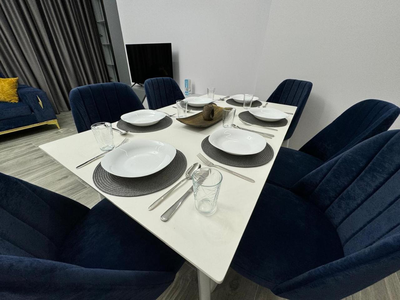 Isla'S Luxurious Seaside Apartments Дуррес Екстер'єр фото