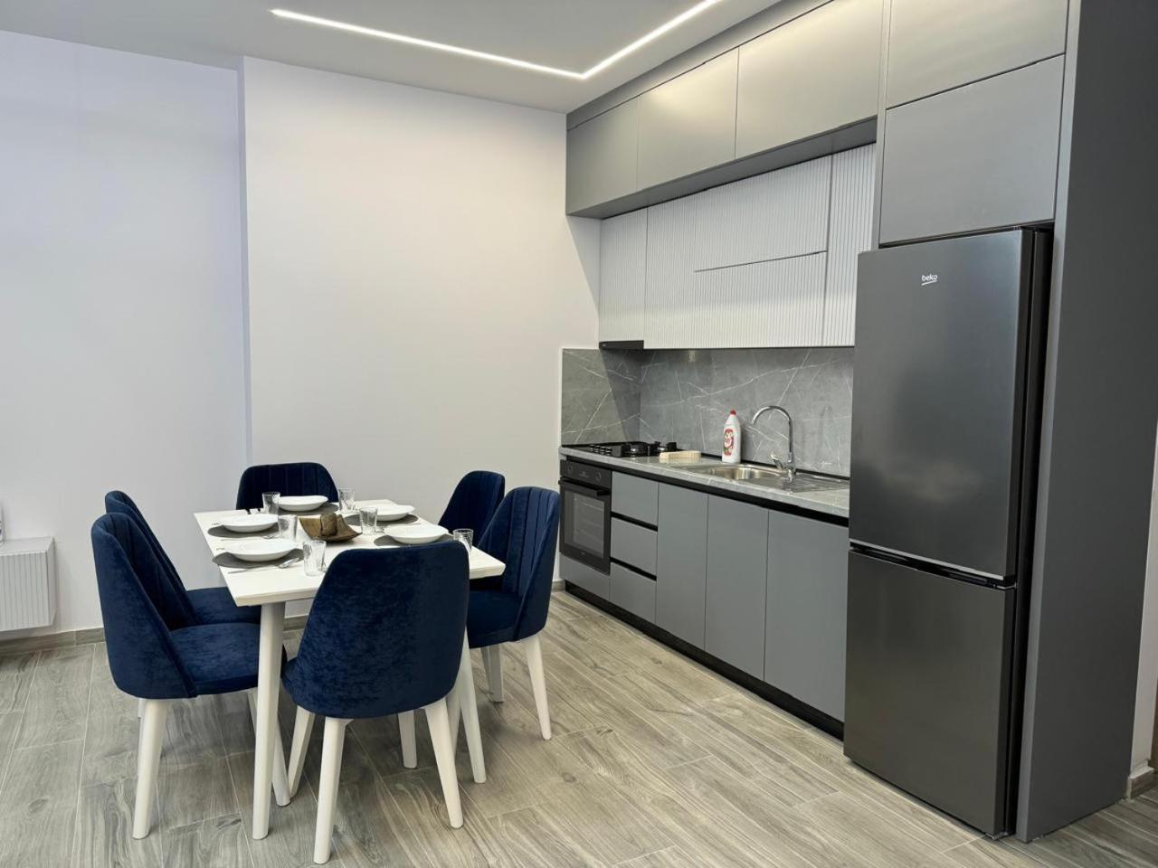 Isla'S Luxurious Seaside Apartments Дуррес Екстер'єр фото